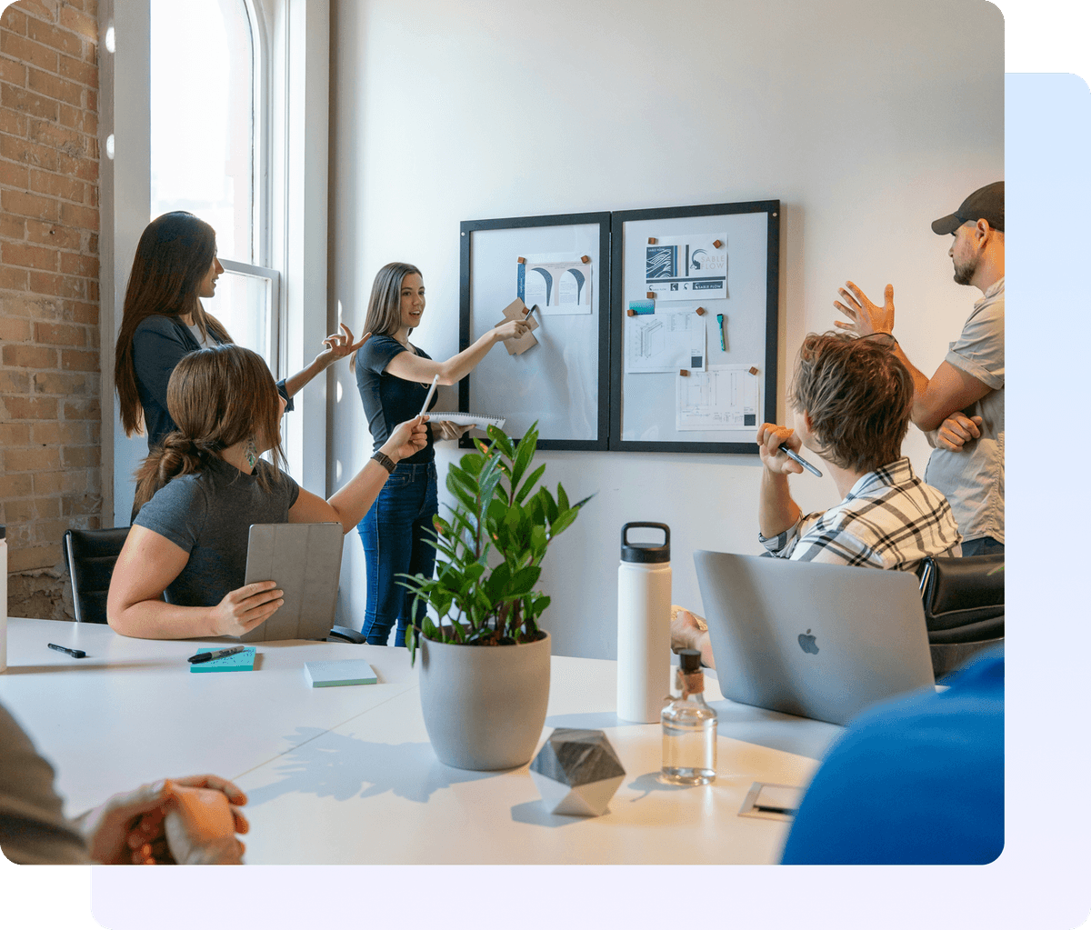 Team meeting in office